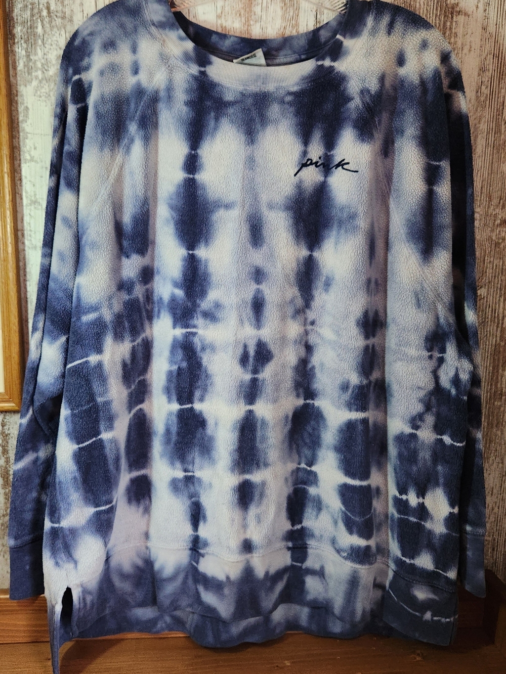 PINK Victoria’s Secret Blue & White Tie Dye Fleece Crewneck Sweatshirt
